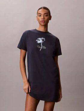 Mini-vestido tipo t-shirt com padrão floral