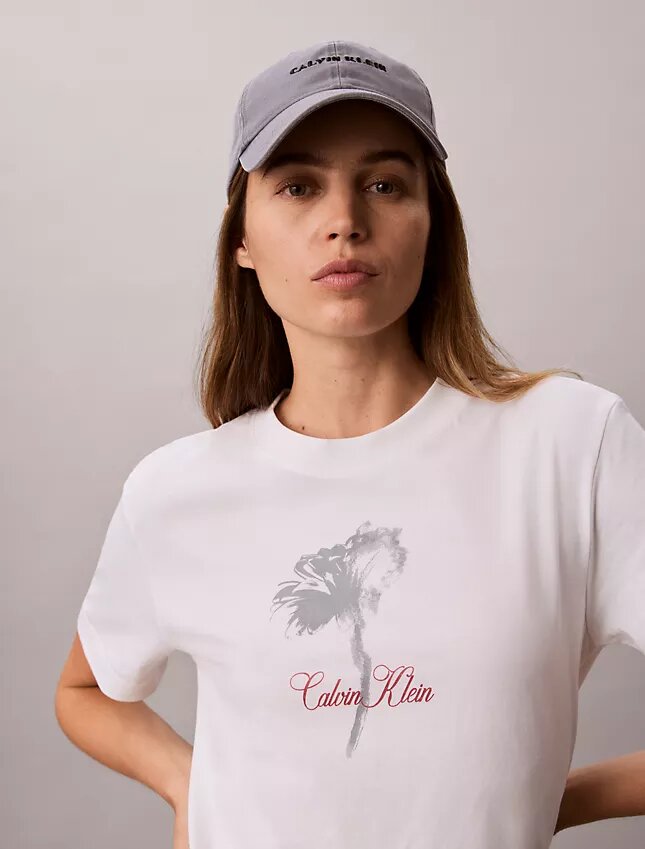 Mini-vestido tipo t-shirt com padrão floral Mini-vestido tipo t-shirt com padrão floral