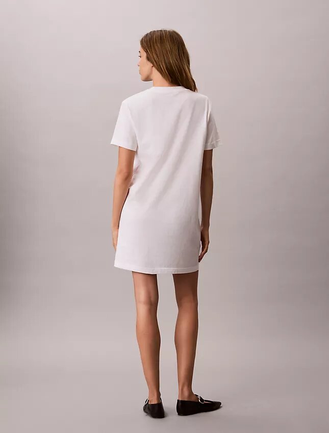 Mini-vestido tipo t-shirt com padrão floral Mini-vestido tipo t-shirt com padrão floral
