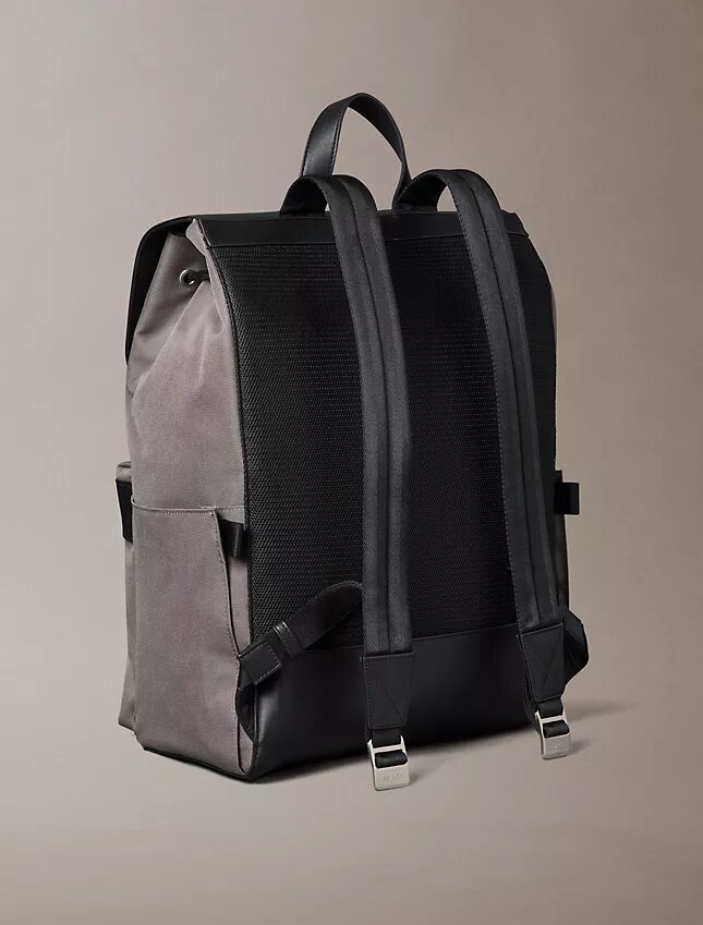 Mochila com aba estruturada Mochila com aba estruturada