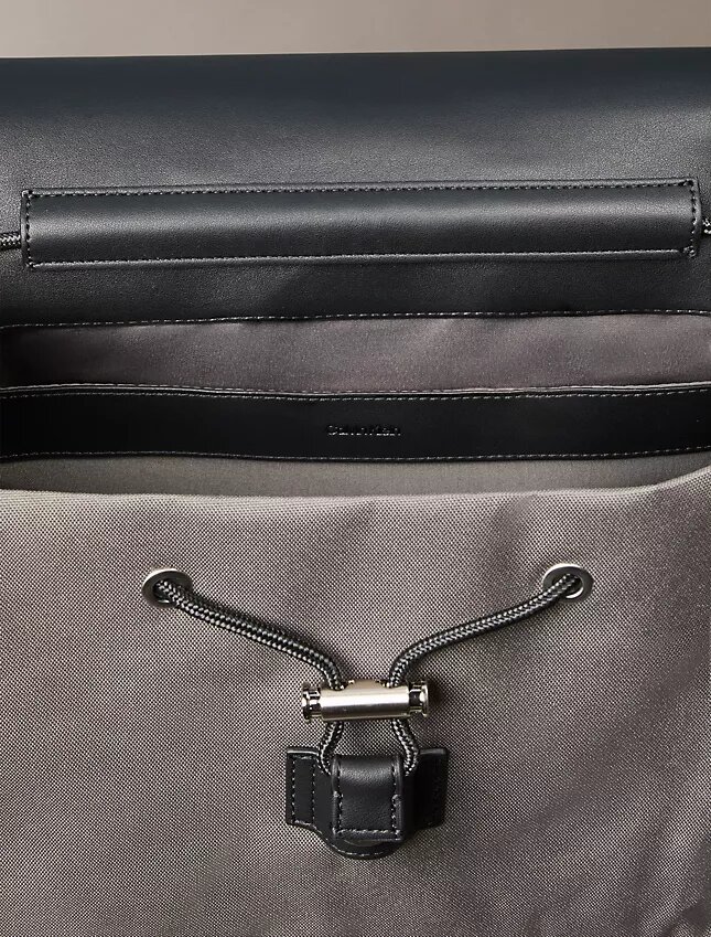 Mochila com aba estruturada Mochila com aba estruturada