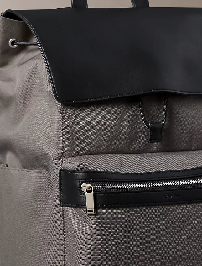 Mochila com aba estruturada Mochila com aba estruturada