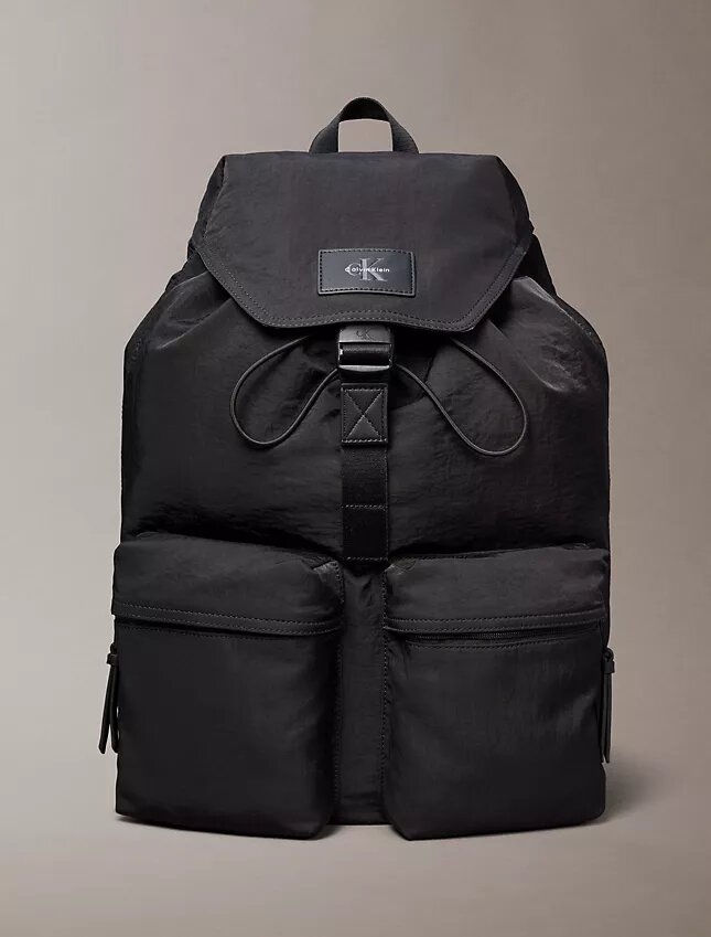 Mochila com aba superior em nylon Mochila com aba superior em nylon