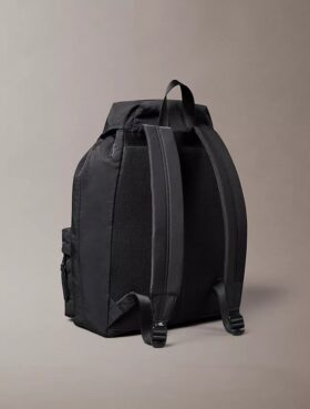 Mochila com aba superior em nylon