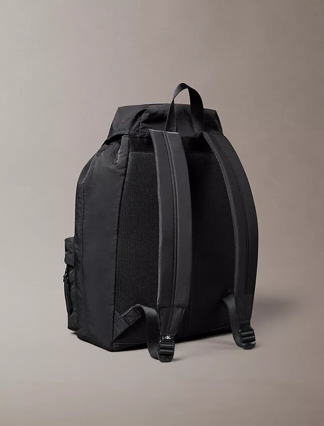 Mochila com aba superior em nylon Mochila com aba superior em nylon