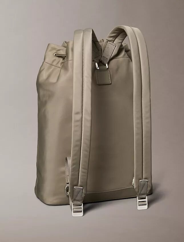 Mochila com cordão em nylon mate Mochila com cordão em nylon mate