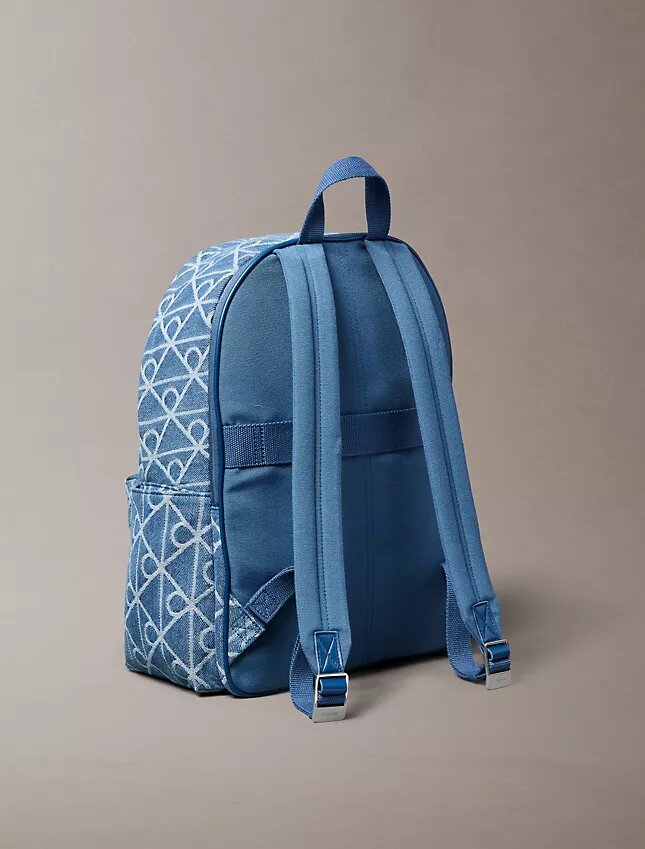 Mochila com logótipo em Denim por toda a superfície Mochila com logótipo em Denim por toda a superfície