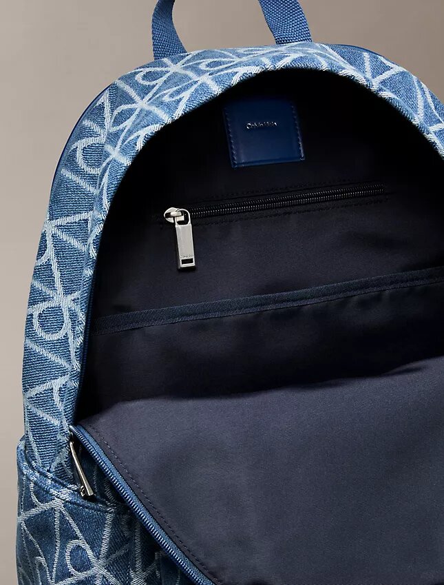 Mochila com logótipo em Denim por toda a superfície Mochila com logótipo em Denim por toda a superfície