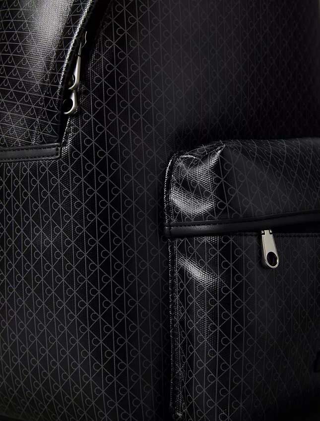 Mochila com logótipo em todo o tecido Mochila com logótipo em todo o tecido