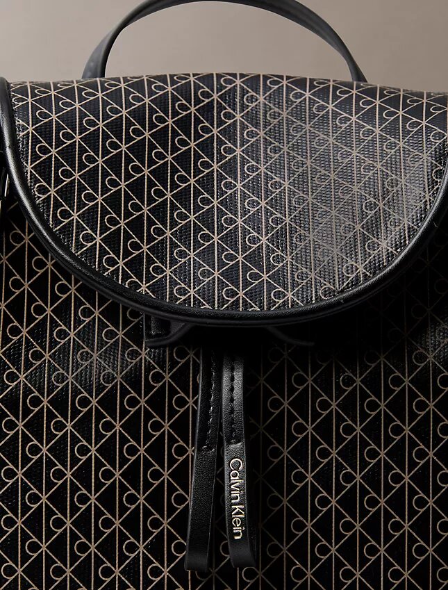 Mochila com logótipo em todo o tecido Mochila com logótipo em todo o tecido