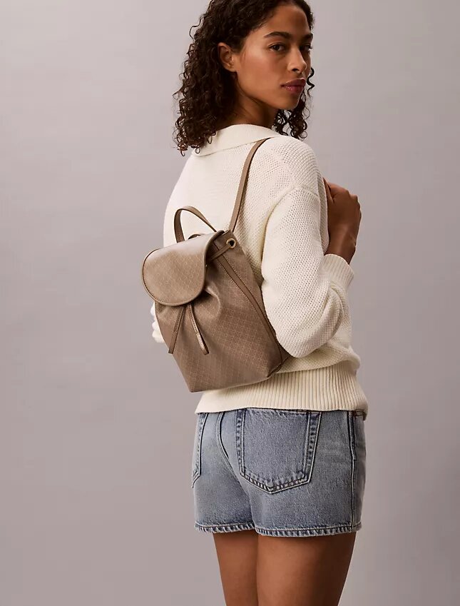 Mochila com logótipo em todo o tecido Mochila com logótipo em todo o tecido