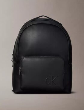 Mochila com Monogram em relevo