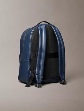 Mochila com Monogram em relevo