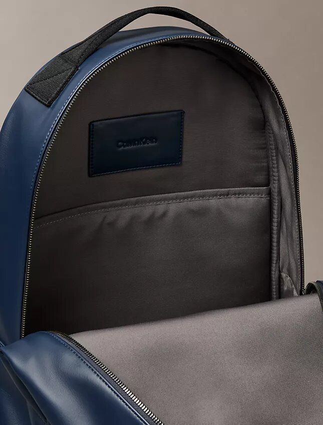 Mochila com Monogram em relevo Mochila com Monogram em relevo