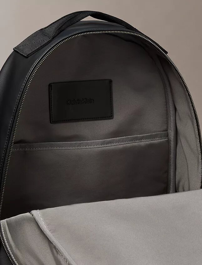 Mochila com Monogram em relevo Mochila com Monogram em relevo