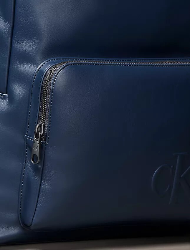 Mochila com Monogram em relevo Mochila com Monogram em relevo