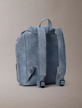 Mochila mini com aba em Denim e logótipo