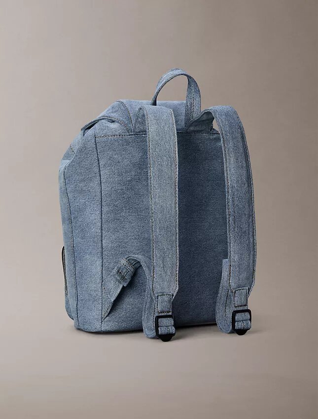 Mochila mini com aba em Denim e logótipo Mochila mini com aba em Denim e logótipo