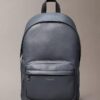 Mochila redonda com logótipo em relevo Mochila redonda com logótipo em relevo