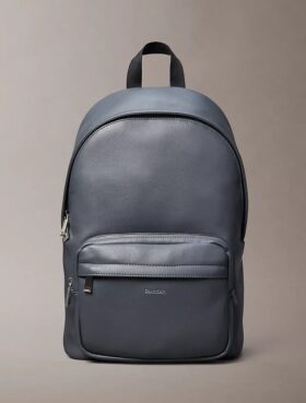 Mochila redonda com logótipo em relevo
