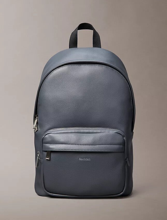 Mochila redonda com logótipo em relevo Mochila redonda com logótipo em relevo
