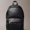 Mochila redonda com logótipo em relevo Mochila redonda com logótipo em relevo