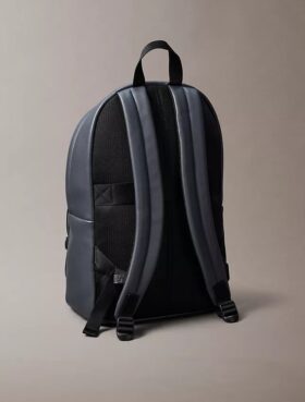 Mochila redonda com logótipo em relevo
