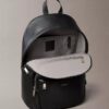 Mochila redonda com logótipo em relevo Mochila redonda com logótipo em relevo