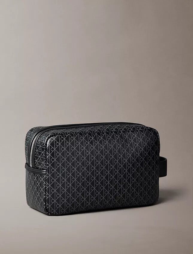 Necessaire com fecho e logótipo em toda a superfície Necessaire com fecho e logótipo em toda a superfície