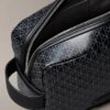 Necessaire com fecho e logótipo em toda a superfície Necessaire com fecho e logótipo em toda a superfície