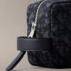 Necessaire com monograma em toda a superfície Necessaire com monograma em toda a superfície
