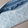 Necessaire Denim com logótipo em todo o tecido Necessaire Denim com logótipo em todo o tecido