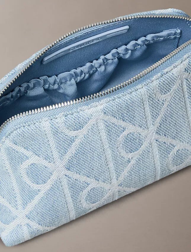 Necessaire Denim com logótipo em todo o tecido Necessaire Denim com logótipo em todo o tecido