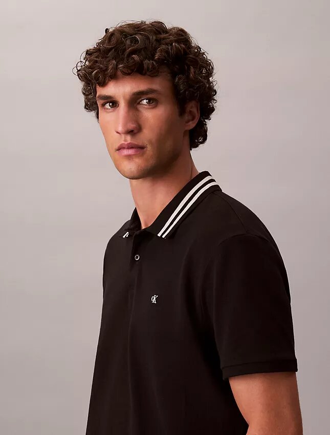 Polo clássico com bico em piqué e Monogram Polo clássico com bico em piqué e Monogram
