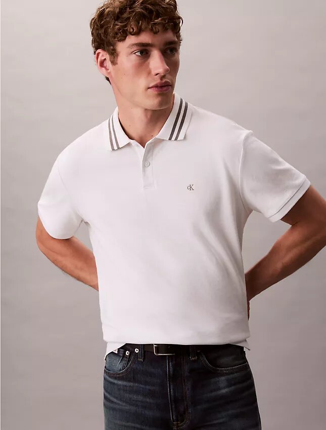 Polo clássico com bico em piqué e Monogram Polo clássico com bico em piqué e Monogram
