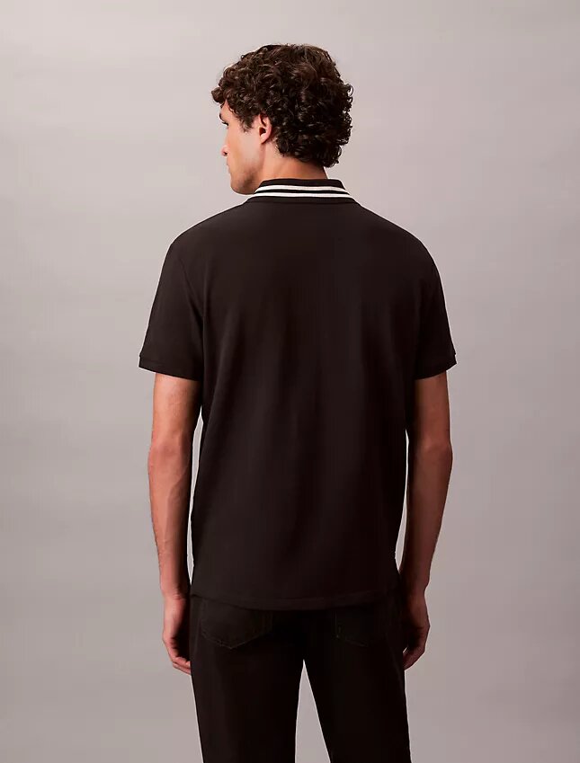 Polo clássico com bico em piqué e Monogram Polo clássico com bico em piqué e Monogram