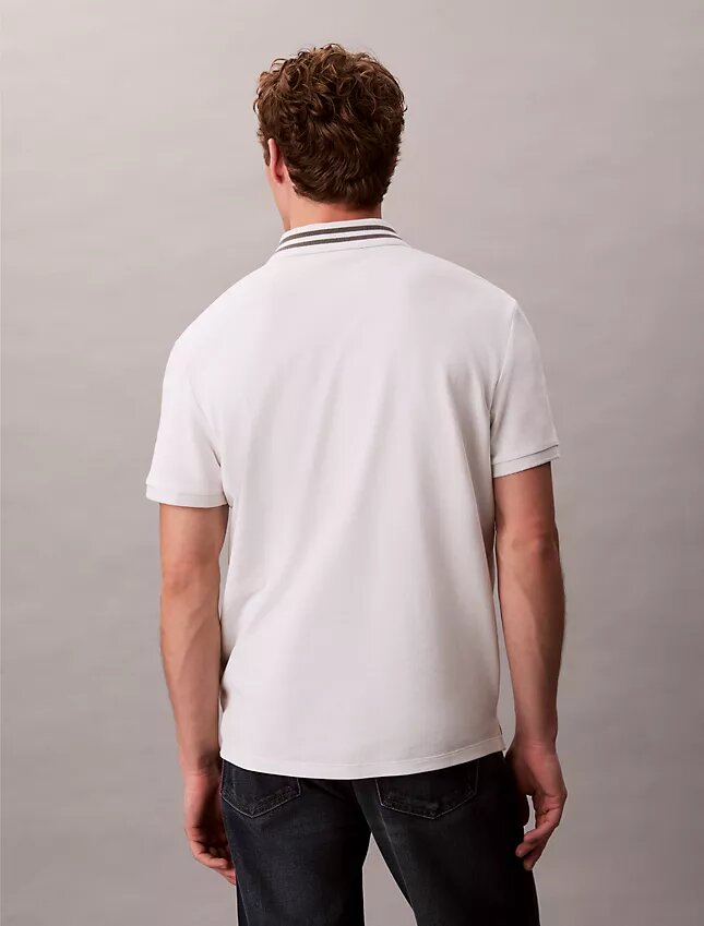Polo clássico com bico em piqué e Monogram Polo clássico com bico em piqué e Monogram