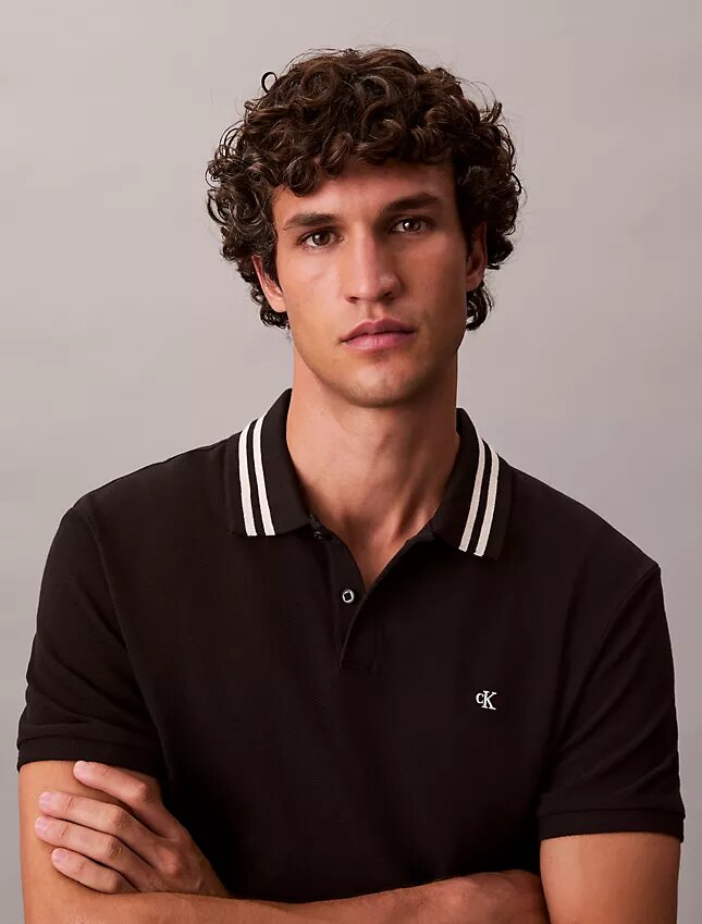 Polo clássico com bico em piqué e Monogram Polo clássico com bico em piqué e Monogram