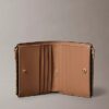 Porta-cartões com fecho duplo e logótipo em folha metálica Porta-cartões com fecho duplo e logótipo em folha metálica