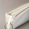 Porta-cartões com fecho superior e logótipo estampado em toda a superfície Porta-cartões com fecho superior e logótipo estampado em toda a superfície