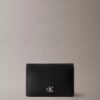 Porta-cartões minimalista com aba Monogram Porta-cartões minimalista com aba Monogram