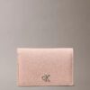 Porta-cartões minimalista com aba Monogram Porta-cartões minimalista com aba Monogram
