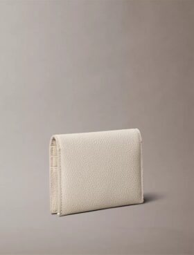 Porta-cartões minimalista com aba Monogram