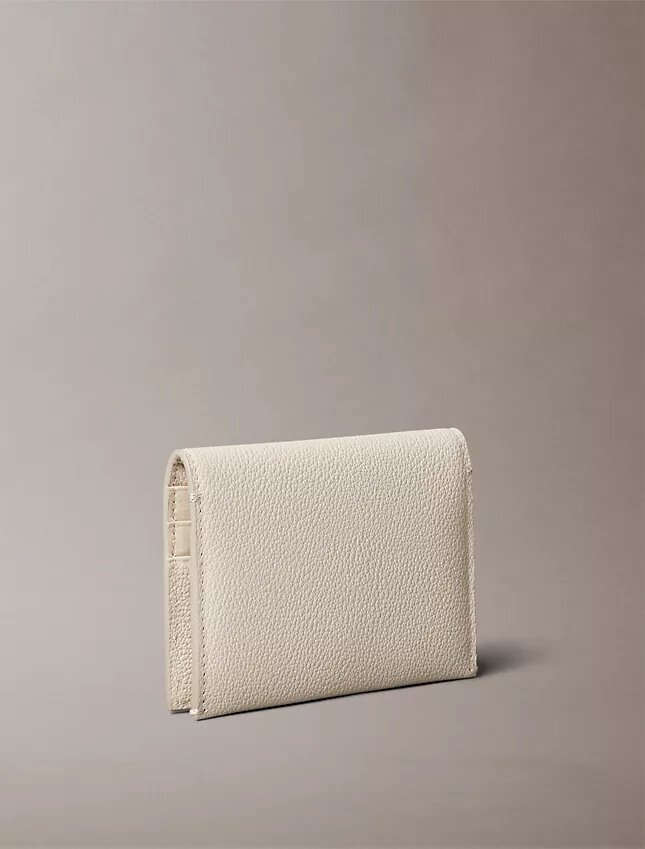 Porta-cartões minimalista com aba Monogram Porta-cartões minimalista com aba Monogram