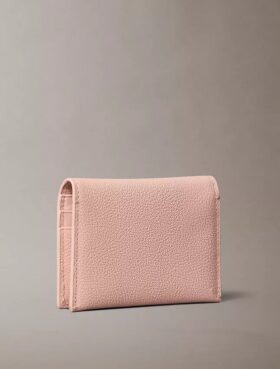 Porta-cartões minimalista com aba Monogram
