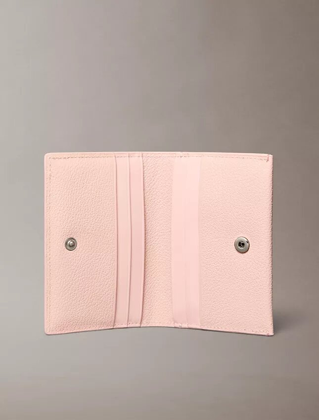 Porta-cartões minimalista com aba Monogram Porta-cartões minimalista com aba Monogram