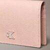 Porta-cartões minimalista com aba Monogram Porta-cartões minimalista com aba Monogram