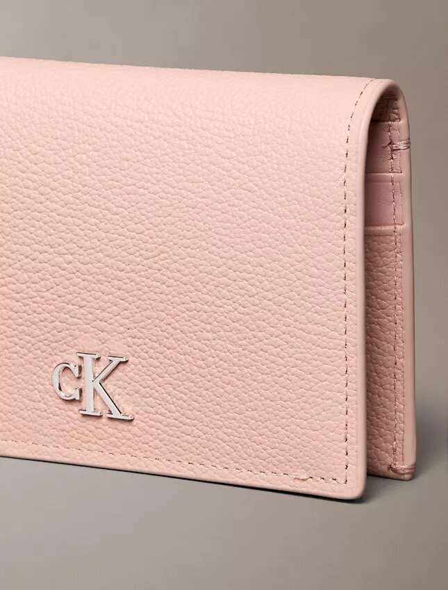Porta-cartões minimalista com aba Monogram Porta-cartões minimalista com aba Monogram