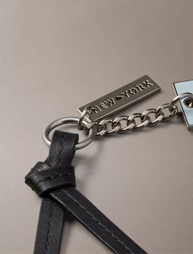 Porta-chaves com logótipo em script Porta-chaves com logótipo em script