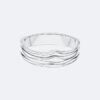 Pulseira articulada com forma fluida e escultural Pulseira articulada com forma fluida e escultural